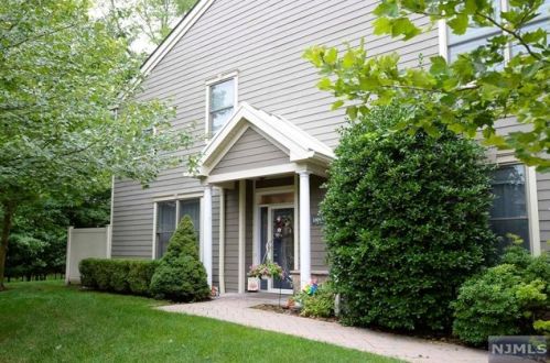 1001 Whitney Ln, Allendale, NJ 07401-1763