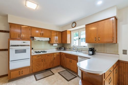 523 Lynn Ave, Sycamore IL  60178-3007 exterior