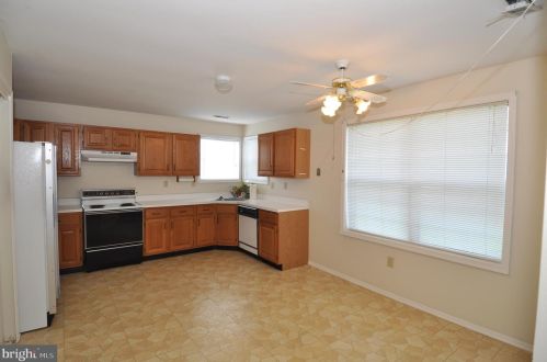 304 Wagon Wheel Cir, Columbus, NJ 08022-1058