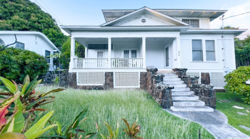 2508 Manoa Rd, Honolulu HI  96822-2120 exterior