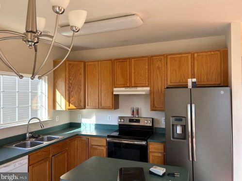 6821 Hollow Glen Ct, Gainesville, VA 20155-1467