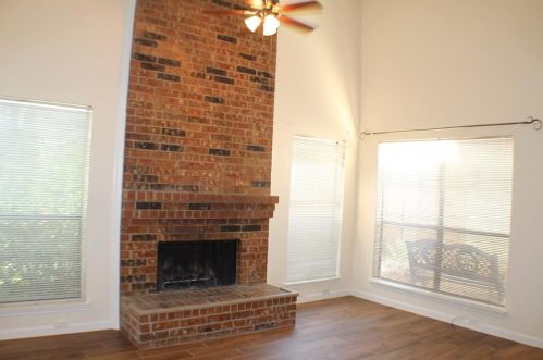 2213 Jackson Cir, Carrollton, TX 75006-1635