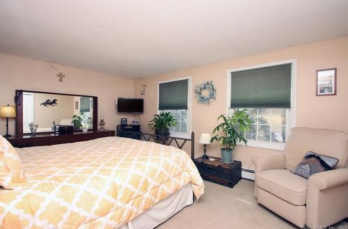 207 Timber Ridge Rd, Middletown CT  06457-7525 exterior