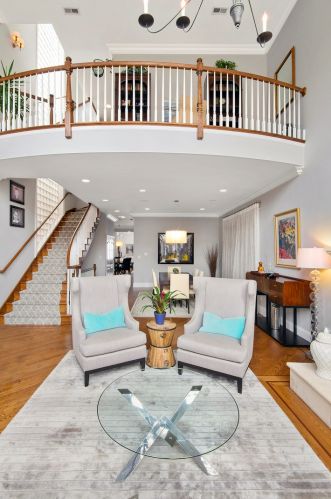 1528 Henderson St, Chicago, IL 60657-2106