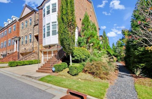 3636 Brookleigh Ln, Atlanta GA  30319-2219 exterior