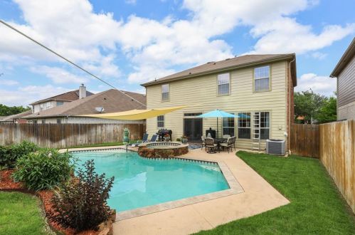 812 Bee Creek Ln, Fort Worth TX  76120-1322 exterior