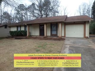 2807 Woodfield Dr, Rex GA  30273-2003 exterior