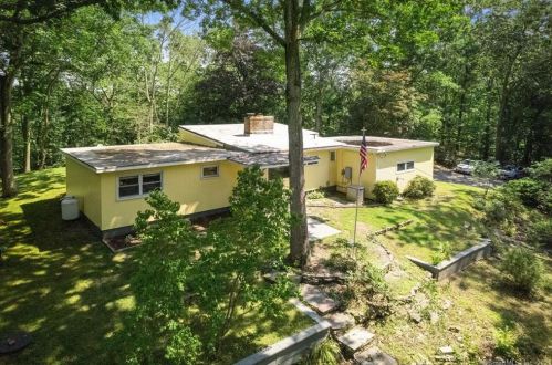 81 Military Hwy, Gales Ferry, CT 06335-1816