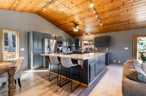 15441 Glenshire Dr, Truckee CA  96161-1306 exterior
