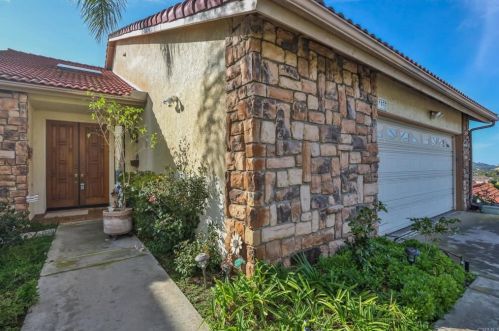 1137 Avocado Summit Dr, El Cajon, CA 92019-3631