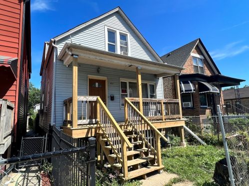 7031 Damen Ave, Chicago, IL 60645-3507