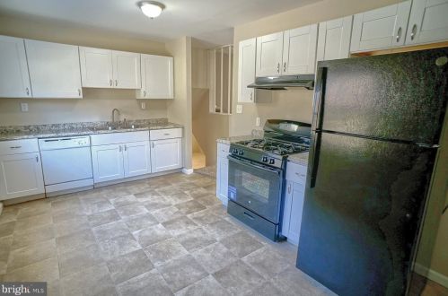 1040 Lakewood Dr, Harrisburg, PA 17109-5315