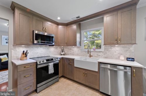 6 Oleander Dr, Mount Laurel NJ  08054-3601 exterior