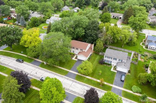 1179 Hanover Dr, Batavia, IL 60510-9690