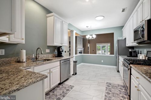 85 Sparrow Dr, Trenton NJ 08690-2463 exterior