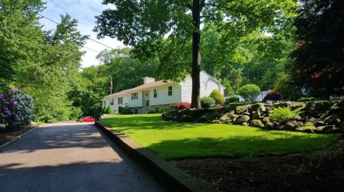 89 Sharpe St, West Greenwich, RI 02817-2183