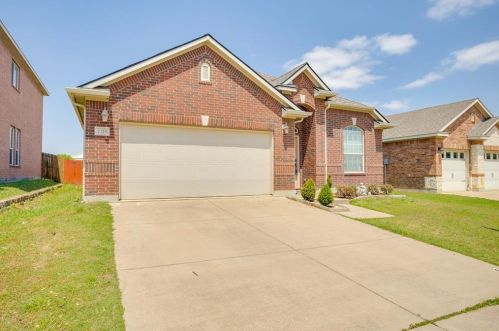 2325 Clairborne Dr, Fort Worth TX  76177-7571 exterior