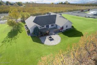 641 Selah Naches Rd, Selah, WA 98942-9640