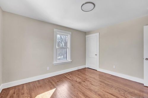 198 Meadow St, Huntington CT  06484-2265 exterior