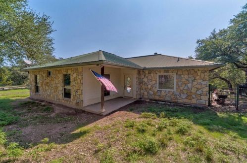 212 Twin Creek Rd, Mount Sharp, TX 78620-2900
