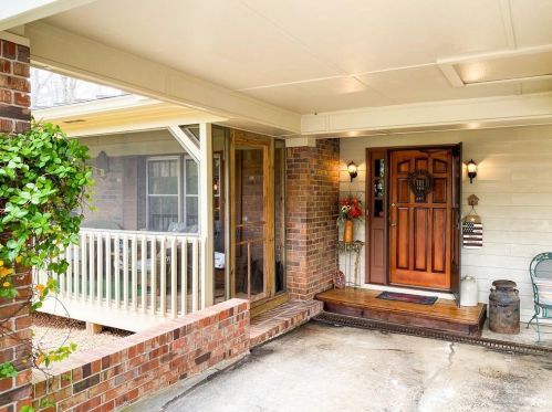1663 Knight Ln, Marietta, GA 30066-4401