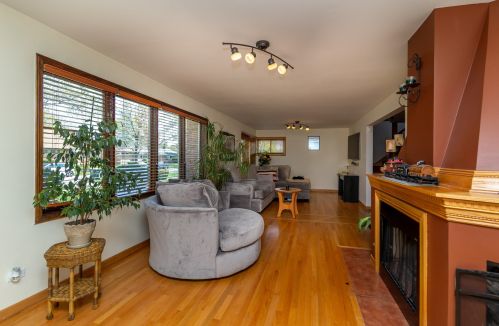 8316 Elmore St, Niles IL 60714-1943 exterior