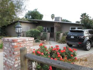 19620 Strathern St, Los Angeles, CA 91335-1037