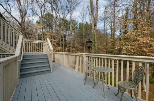 101 Bainbridge Dr, Atlanta GA  30327-4269 exterior