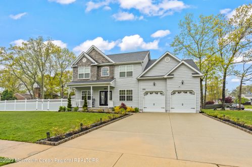 214 Lexington Ave, Berkeley Township, NJ 08721-2967