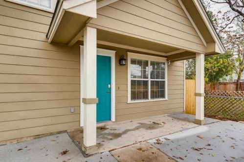 3022 12th St, Austin TX  78702-2502 exterior