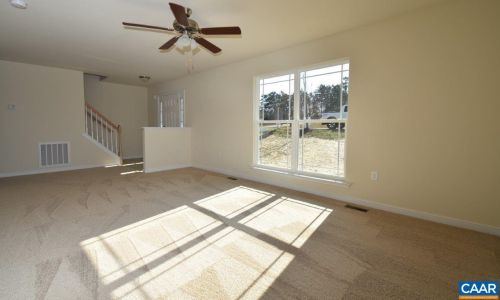 87 Barnaby Rd, Bybee, VA 22963-4032