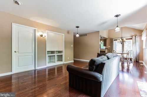 142 Hawthorne Ave, Tavistock NJ 08033-1401 exterior