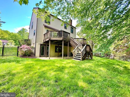 7436 Silver Pine Dr, Springfield VA  22153-1820 exterior