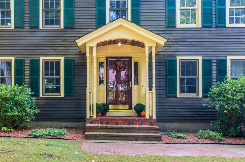 33 Goss Dr, Henniker, NH 03242-3349
