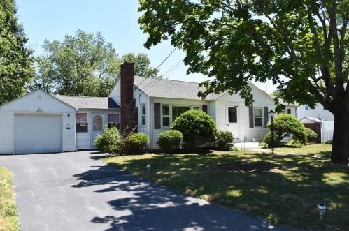 40 Missouri Dr, Warwick, RI 02886-8117