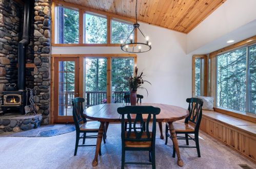 13552 Pathway Ave, Truckee CA  96161-6219 exterior