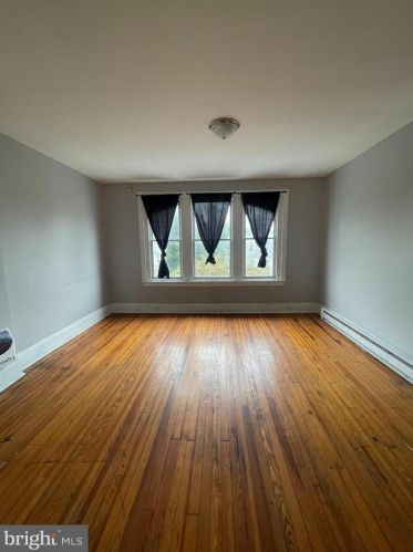 147 Manheim St, Philadelphia, PA 19144-3600