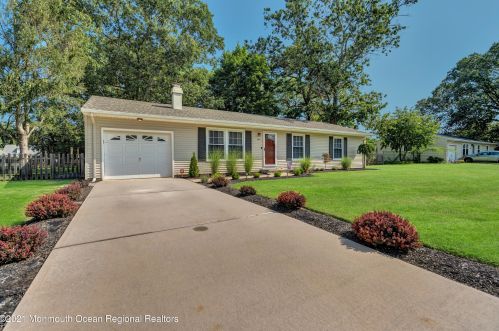402 Laurel Blvd, Lacey Township, NJ 08734-2624
