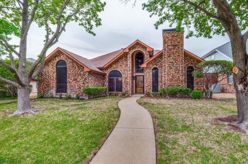 2003 Greenstone Trl, Carrollton TX  75010-4018 exterior