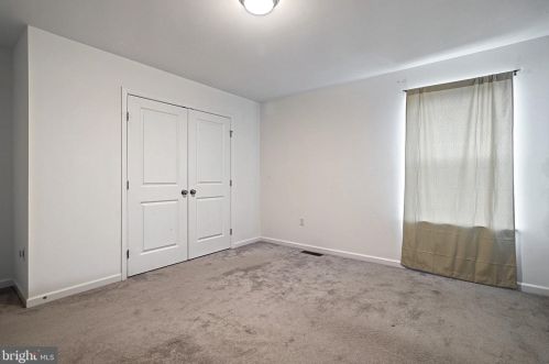 1009 Glen View Dr, York PA  17403-9680 exterior