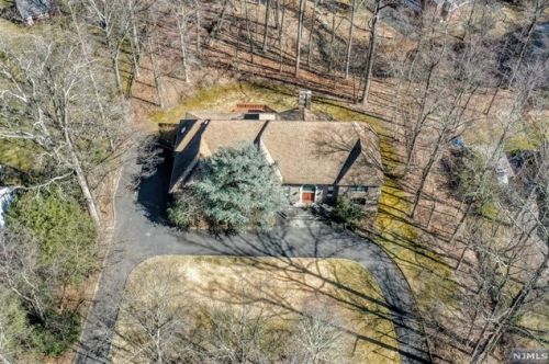 47 Old Chimney Rd, Upper Saddle River, NJ 07458-1529