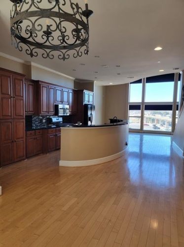418 Mills St, Fort Worth, TX 76102-1829