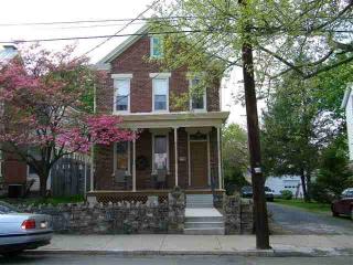 654 Hanover St, Carlisle, PA 17013-1933