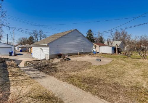 1427 Hazel St, Saint Paul MN  55119-4220 exterior