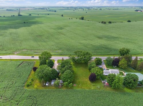 15354 Plank Rd, Sycamore IL  60178-8743 exterior