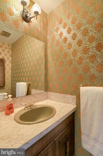 1343 Country Club Dr, Lancaster PA  17601-5209 exterior