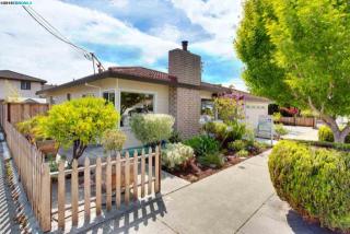 3250 Calhoun St, Alameda, CA 94501-5558