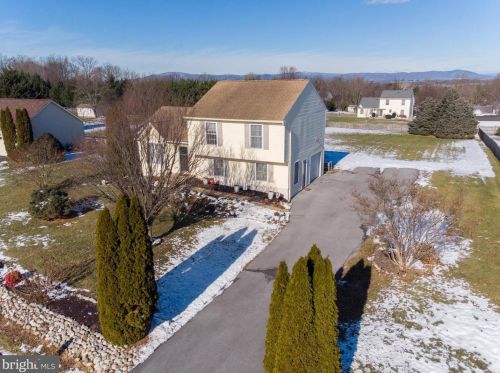 702 Michigan Dr, Falling Waters, WV 25419-3991