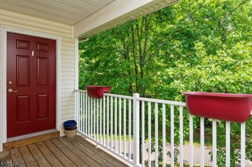 121 Forest Dr, Piscataway NJ  08854-2273 exterior