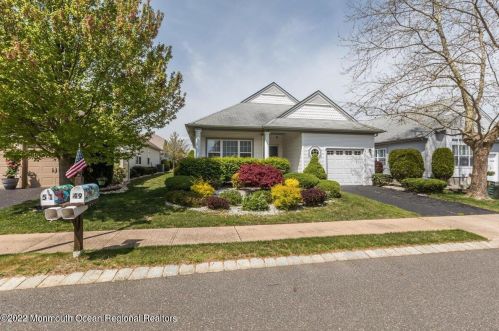 49 Tuscany Cir, Lakehurst, NJ 08759-6183